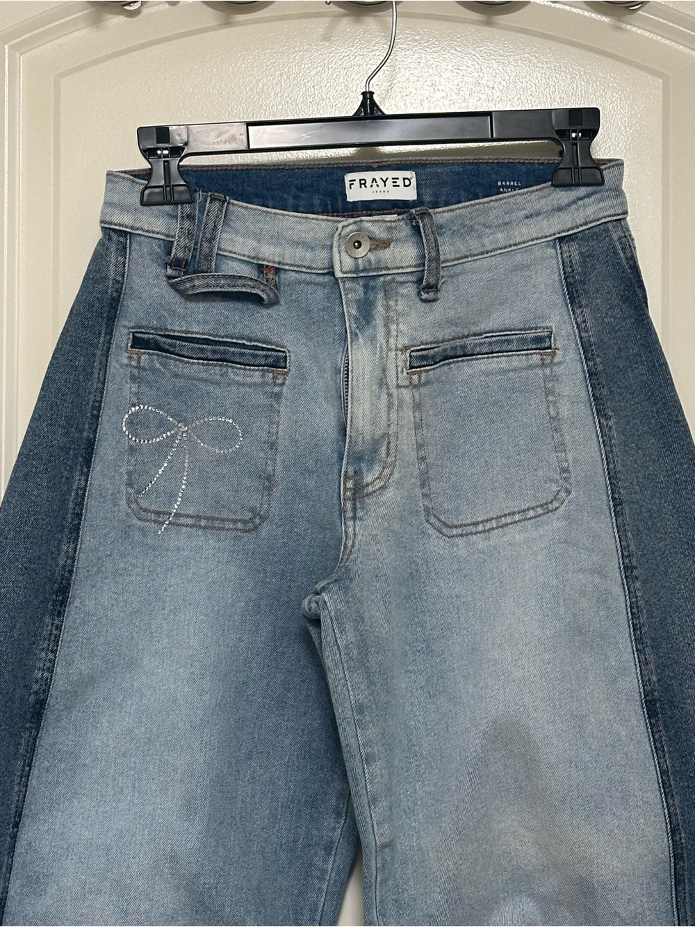 SOLD**** FRAYED Two Tone Barrel Ankle Jeans with Side Bow Detail size 24 - Picture 2 of 8